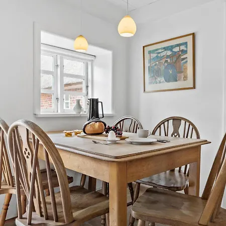 2 Bedroom Stunning In *